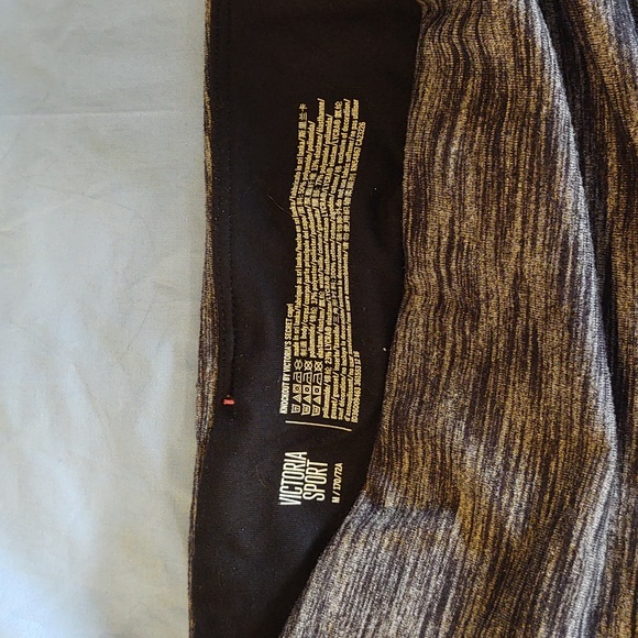 Victoria's Secret Sport M Knockout Capri - Picture 2 of 11